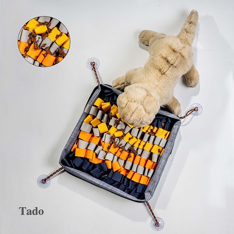  عکس نحوه استفاده مت غذای مخفی سگ تادو Tado Snuffle Mat سایز 30x30 سانتی‌متر 