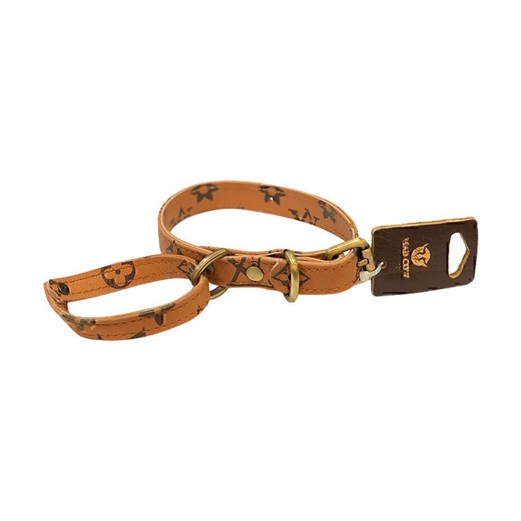 ست قلاده گردنی تسمه ای سگک دار بدون لید و دستبند سگ مدکاو طرح لوئی ویتون Mad Cow Dog Collar with Buckle سایز M قهوه تیره