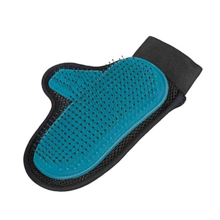 عکس دستکش ماساژ حیوانات Trixie سایز 18*24